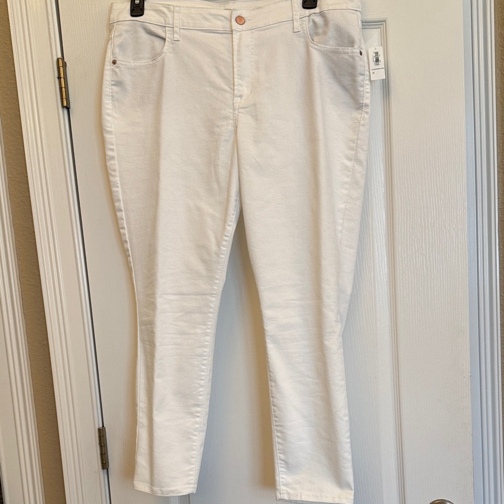 NWT Old Navy Super Skinny Women's White Ankle Jeans, Size 16